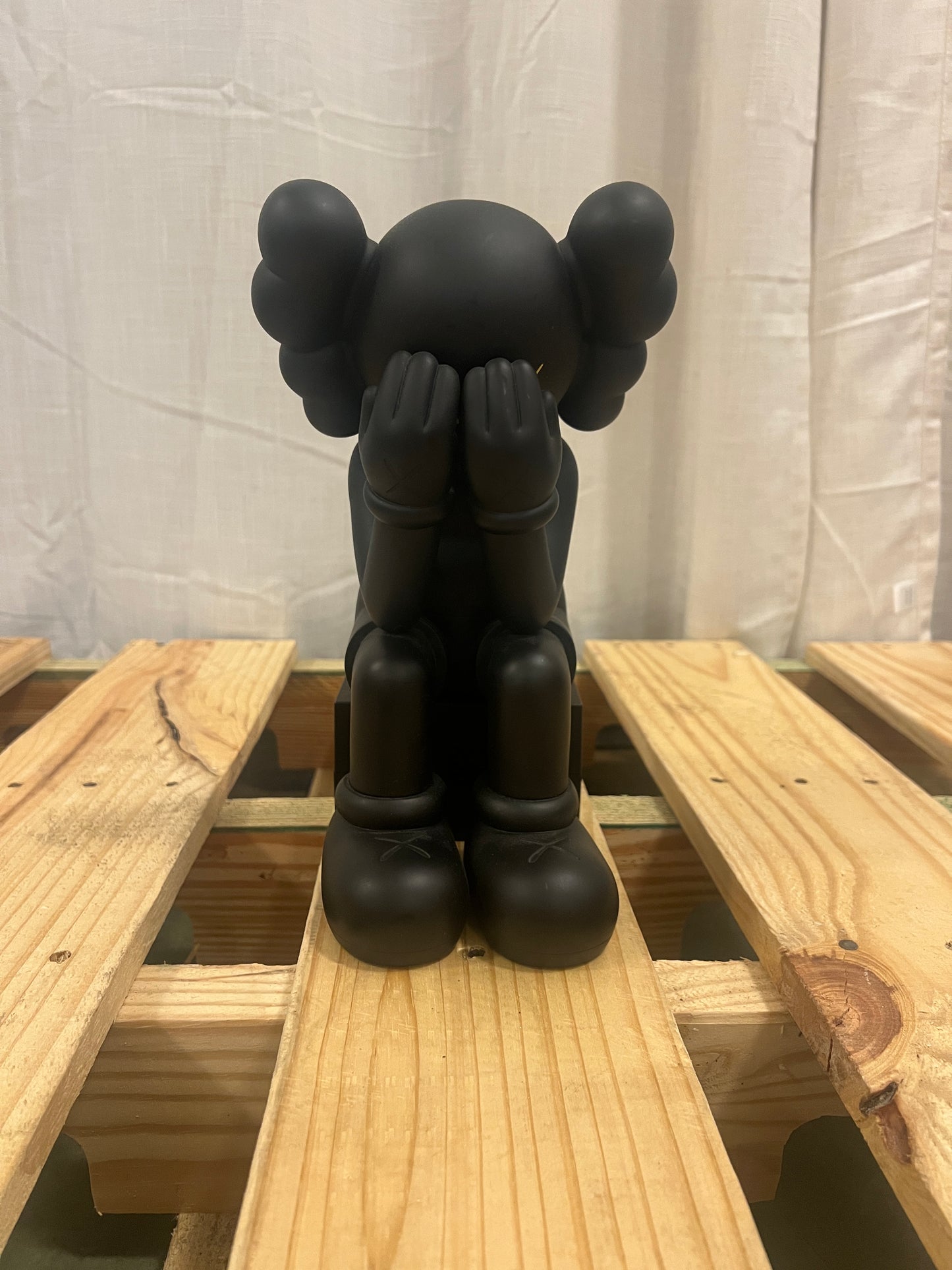 KAWS. Passing Through. 2013.